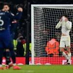 Com um a menos, United bate Arsenal nos pênaltis e está classificado na Copa da Inglaterra