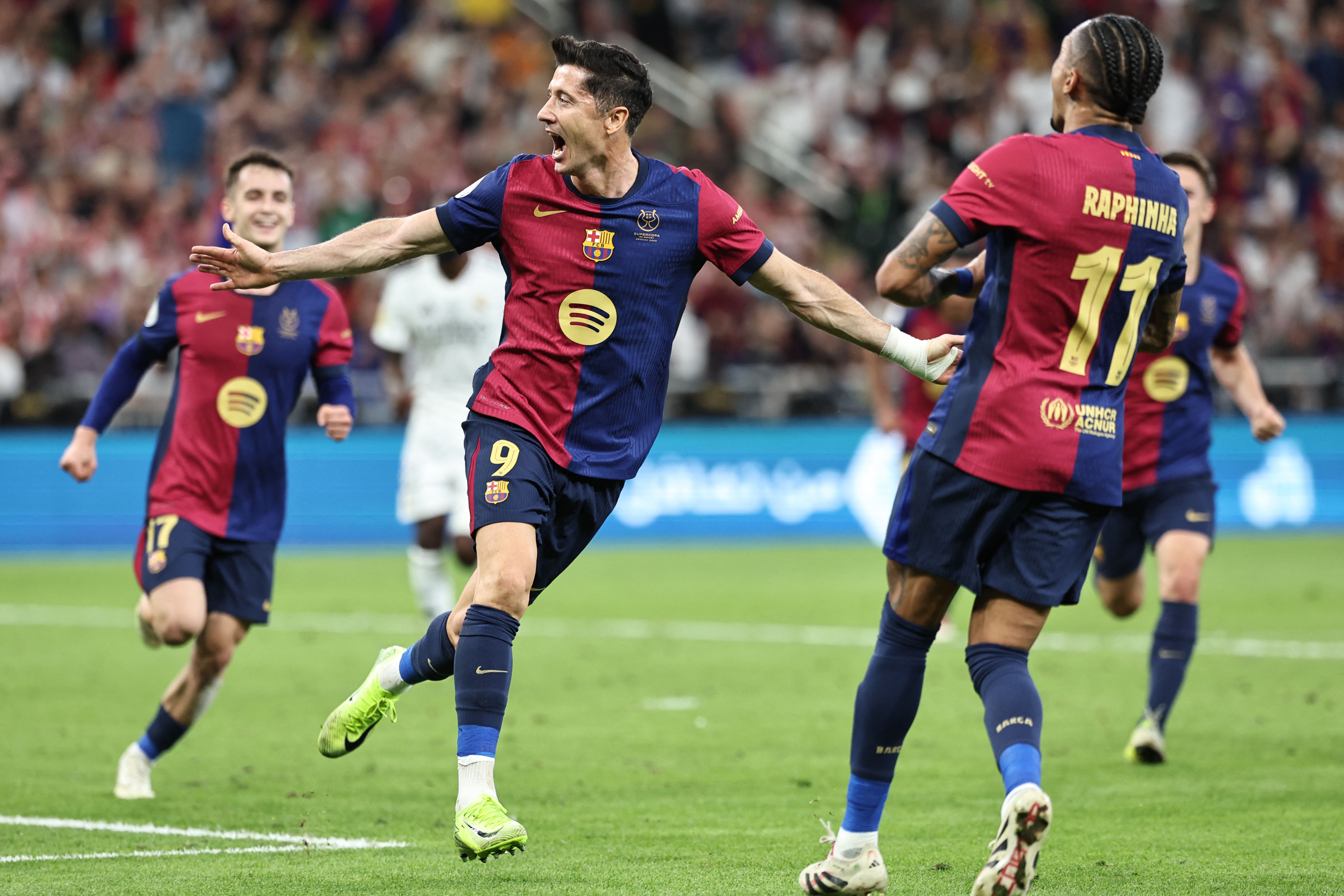 Barça vira, goleia Real Madrid e se sagra campeão da Supercopa da Espanha