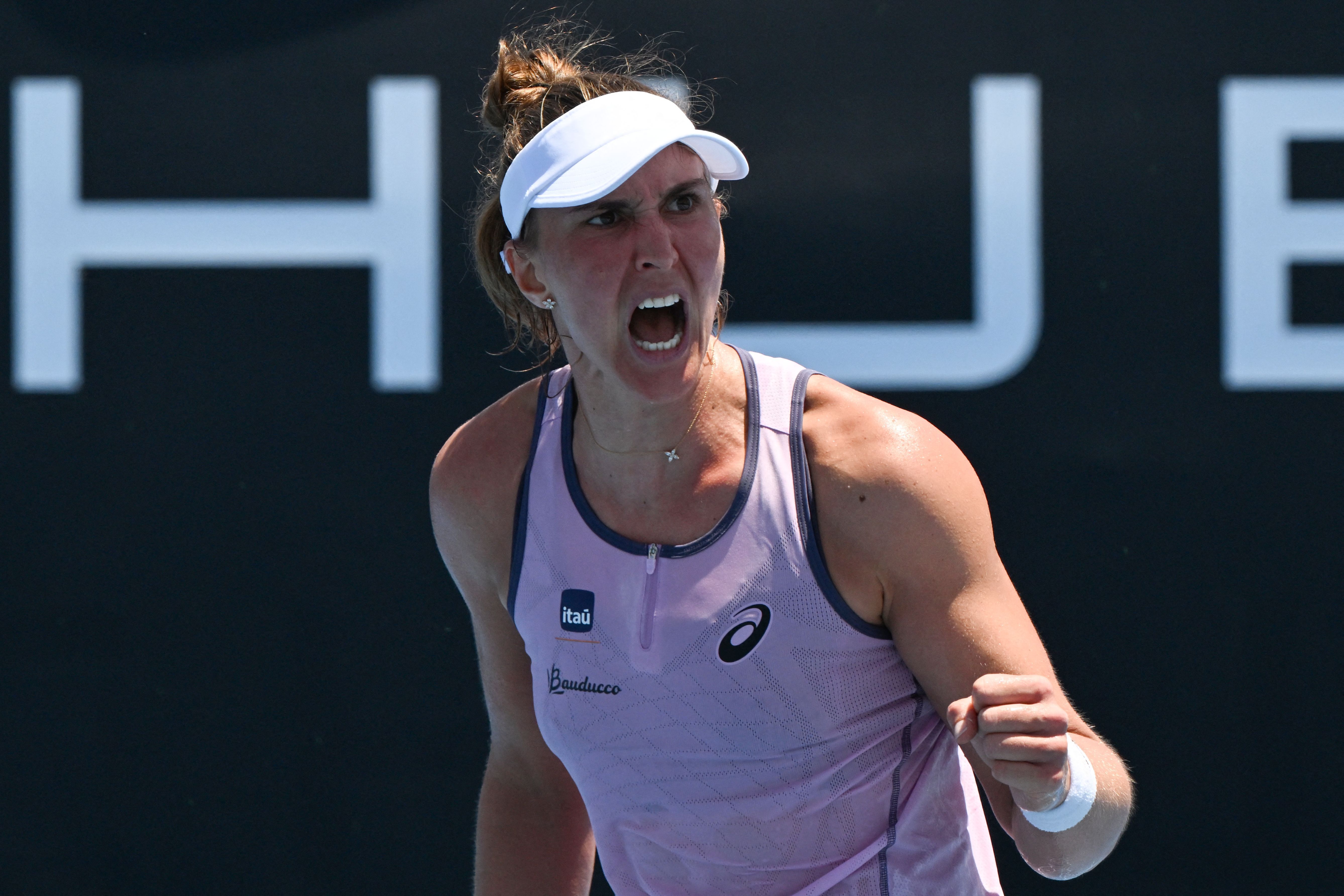 Bia Haddad vence Julia Riera de virada e avança à segunda fase do Australian Open