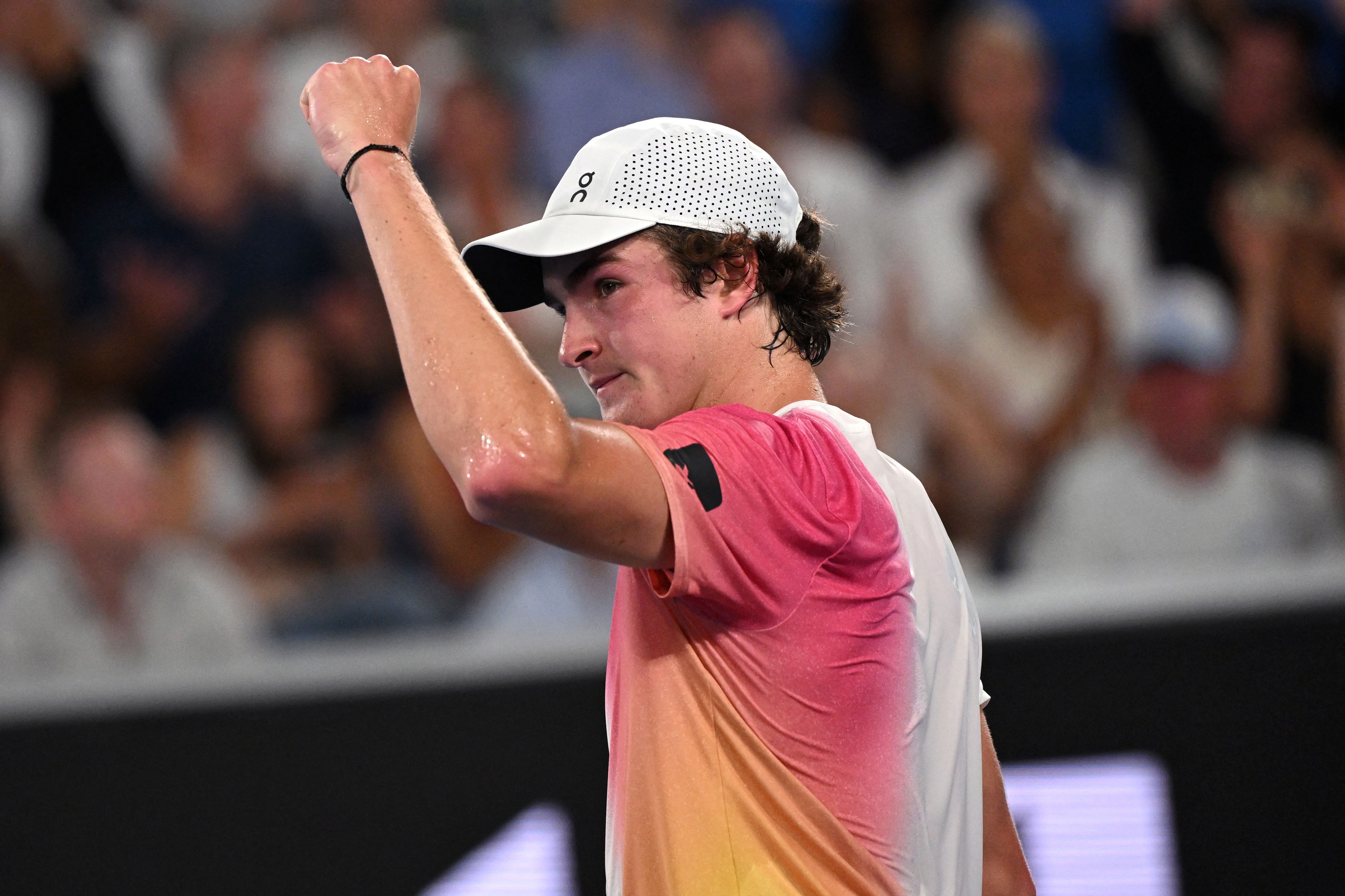 Tênis: João Fonseca dá show, vence Rublev e avança no Australian Open