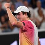 Tênis: João Fonseca dá show, vence Rublev e avança no Australian Open