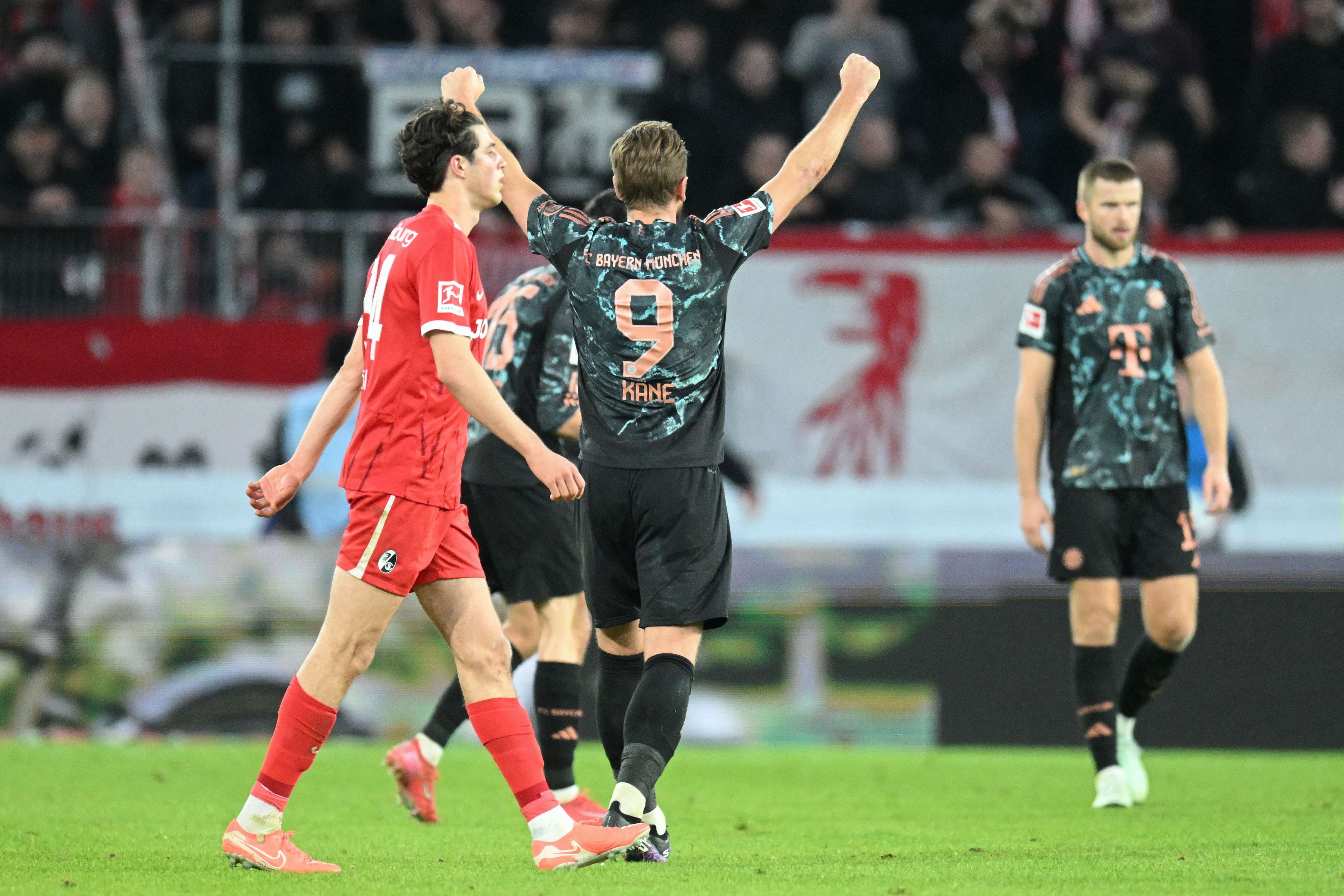 Kane marca fora de casa e ajuda Bayern a vencer o Freiburg no Campeonato Alemão