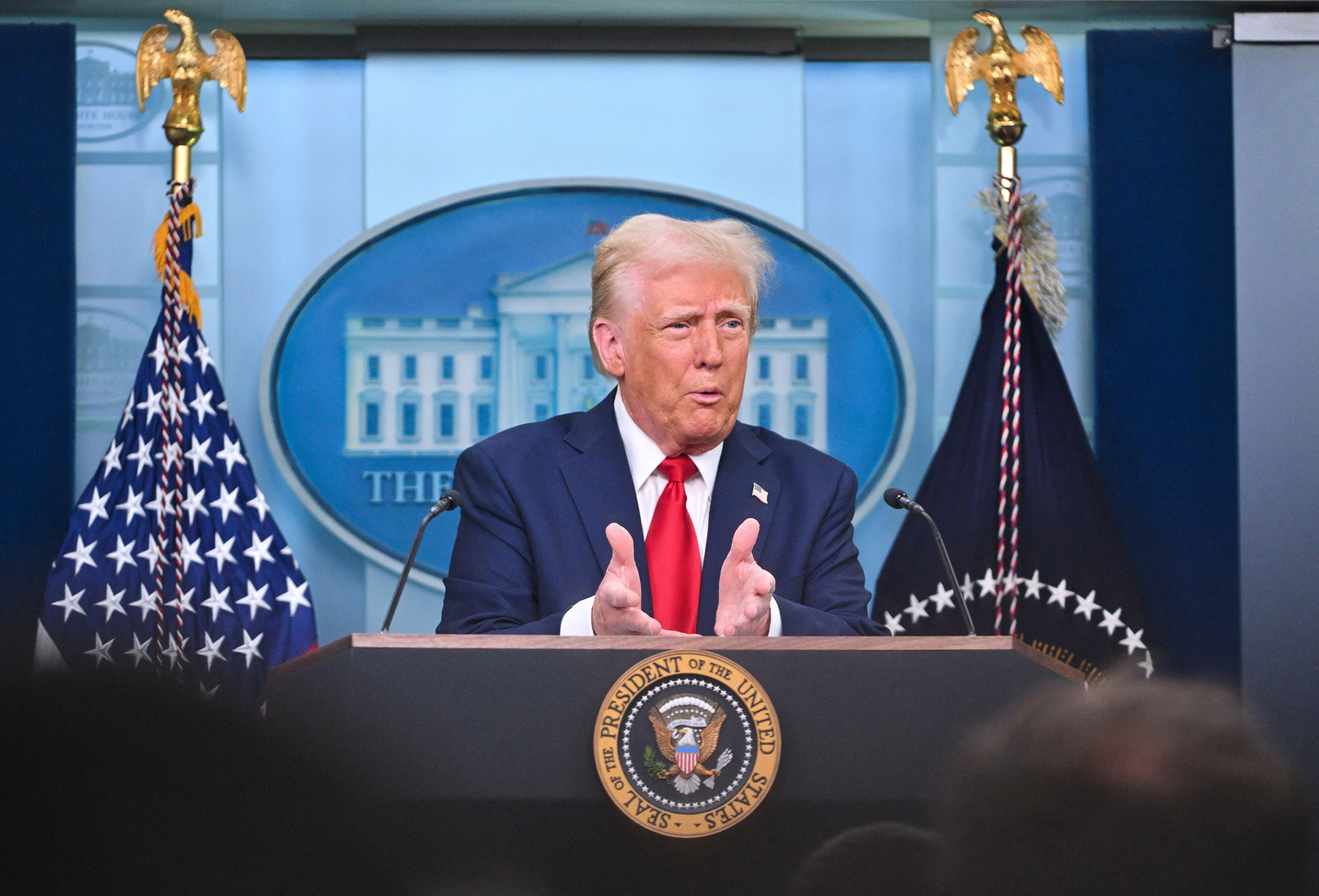 Governo Trump anuncia que pagará US$ 1 mil a imigrantes que quiserem deixar os EUA