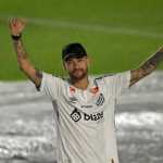 Neymar fala pela primeira vez como jogador do Santos e faz promessa à torcida
