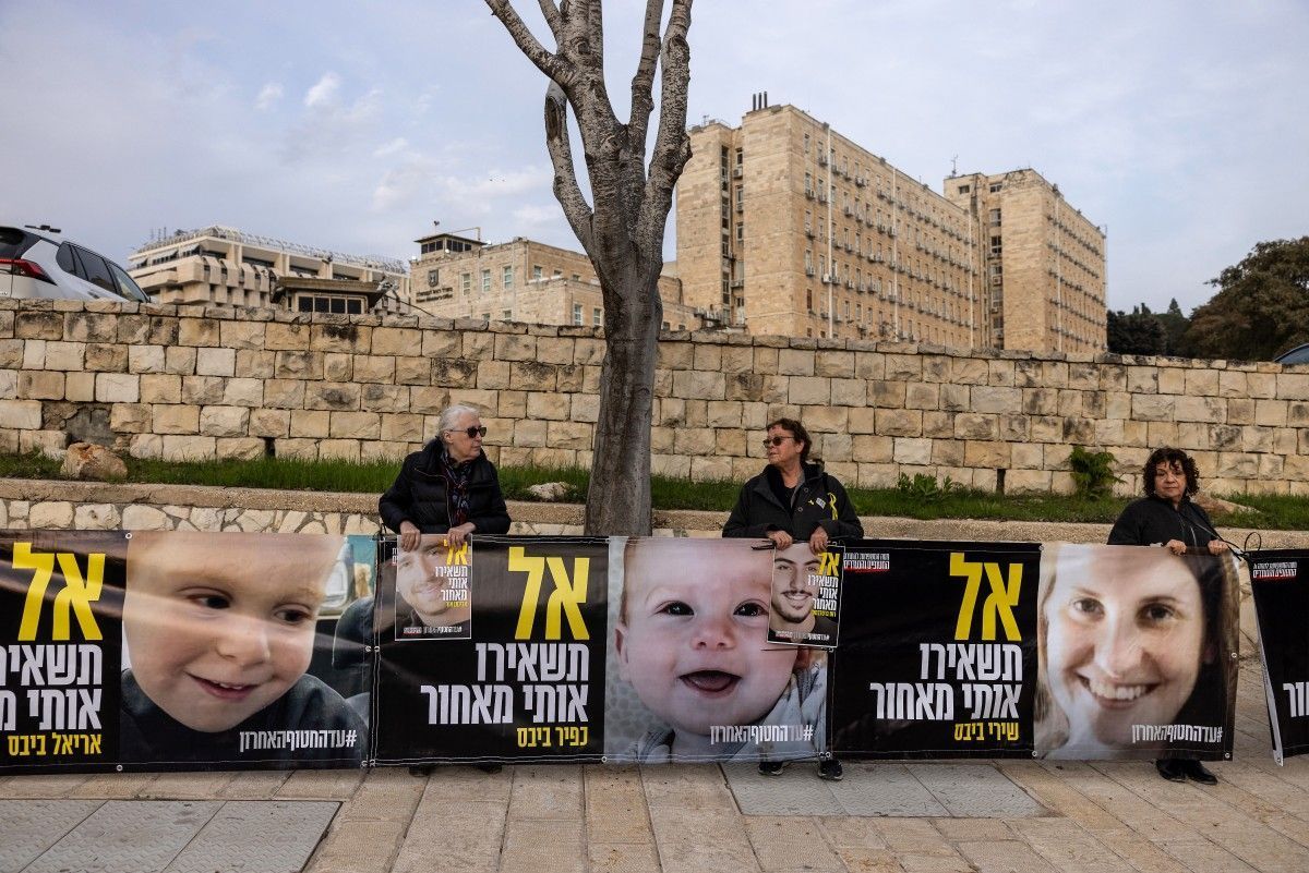 Conheça Shiri Bibas e seus dois filhos, reféns mortos pelo Hamas que são símbolos em Israel