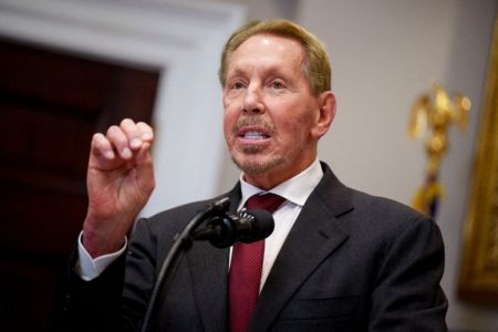 O cofundador, CTO e presidente executivo da Oracle, Larry Ellison, discursa durante uma coletiva de imprensa com o presidente dos EUA, Donald Trump, na Sala Roosevelt da Casa Branca, em 21 de janeiro de 2025, em Washington, DC.