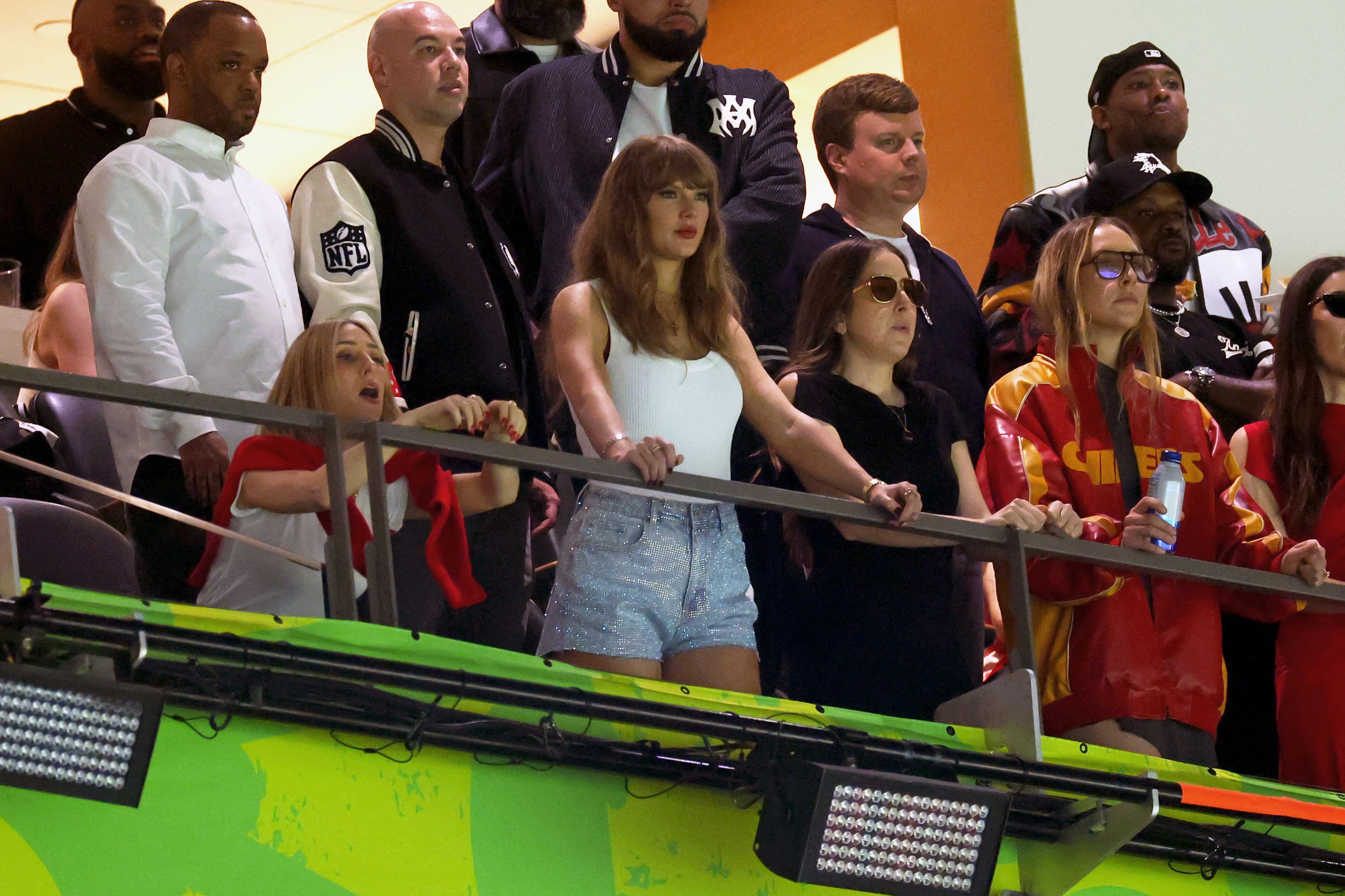 Astro dos Eagles sai em defesa de Taylor Swift após cantora ser vaiada no Super Bowl LIX