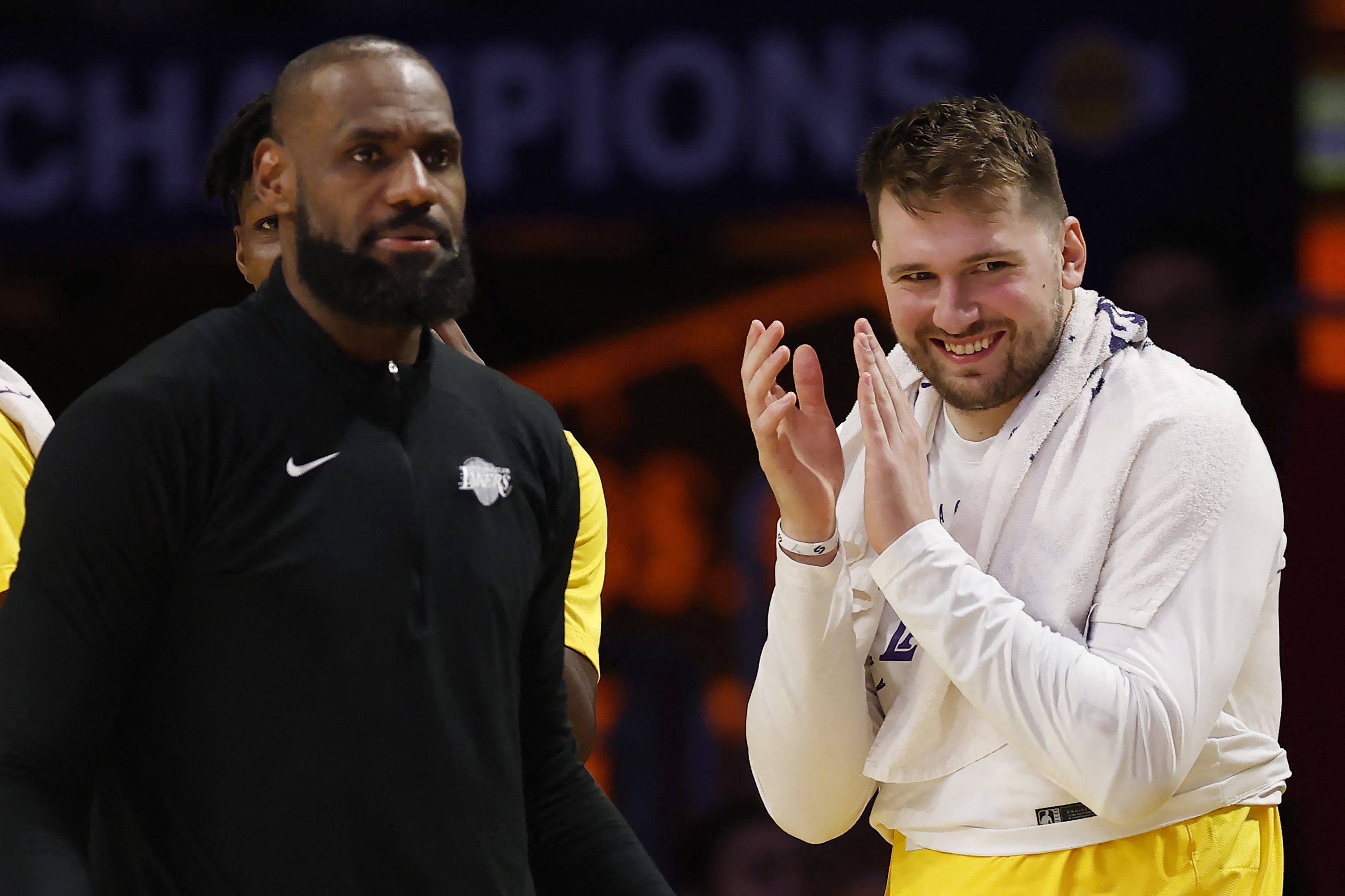 NBA: sob olhar de estrelas, Doncic estreia pelos Lakers com vitória sobre o Jazz