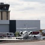 Jato sai da pista durante pouso, bate em aeronave estacionada e deixa um morto no Arizona, nos EUA