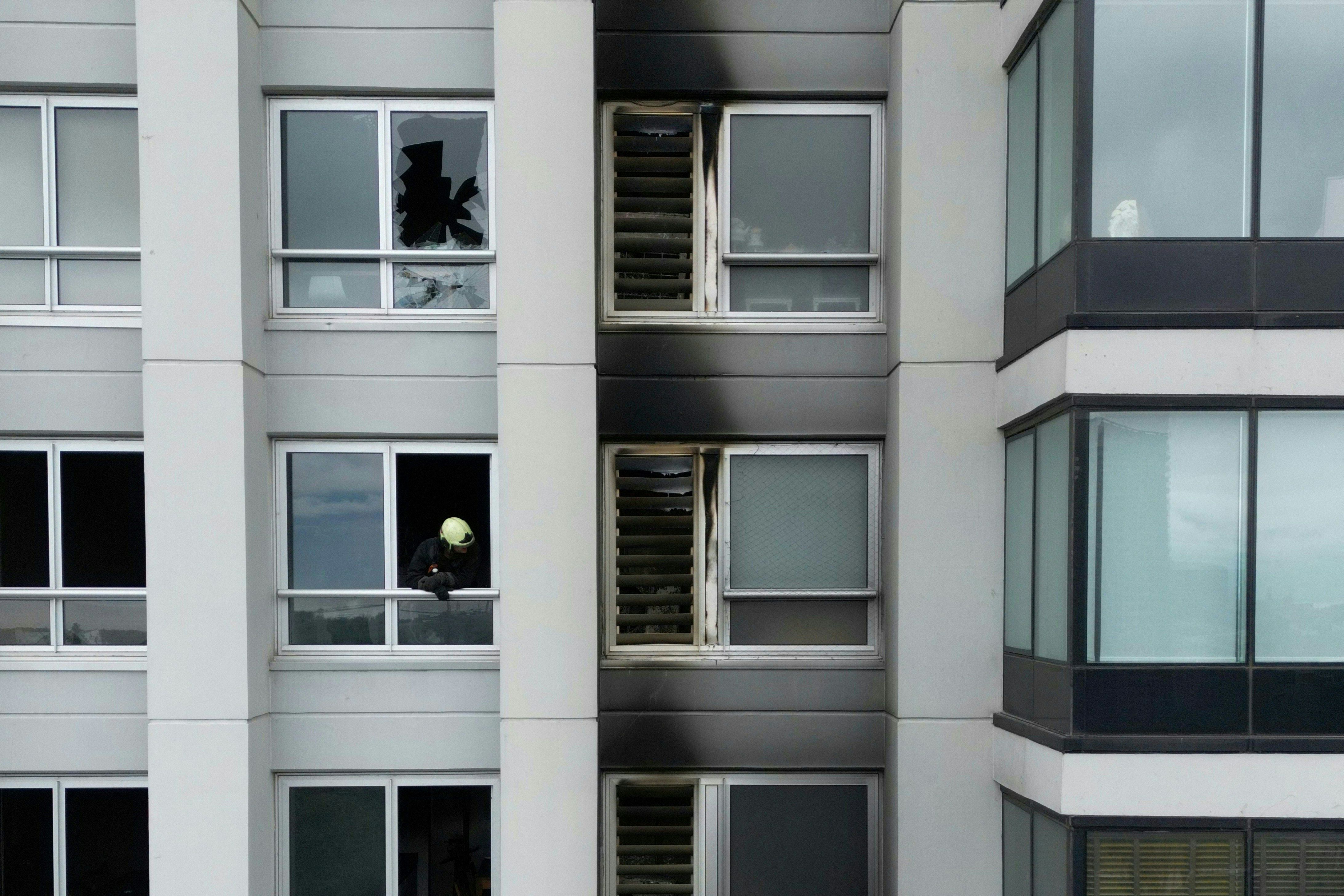 Prédio residencial de 50 andares pega fogo em Buenos Aires; mais de 100 pessoas são evacuadas