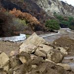 Após incêndios, fortes chuvas causam deslizamentos em Los Angeles, nos EUA