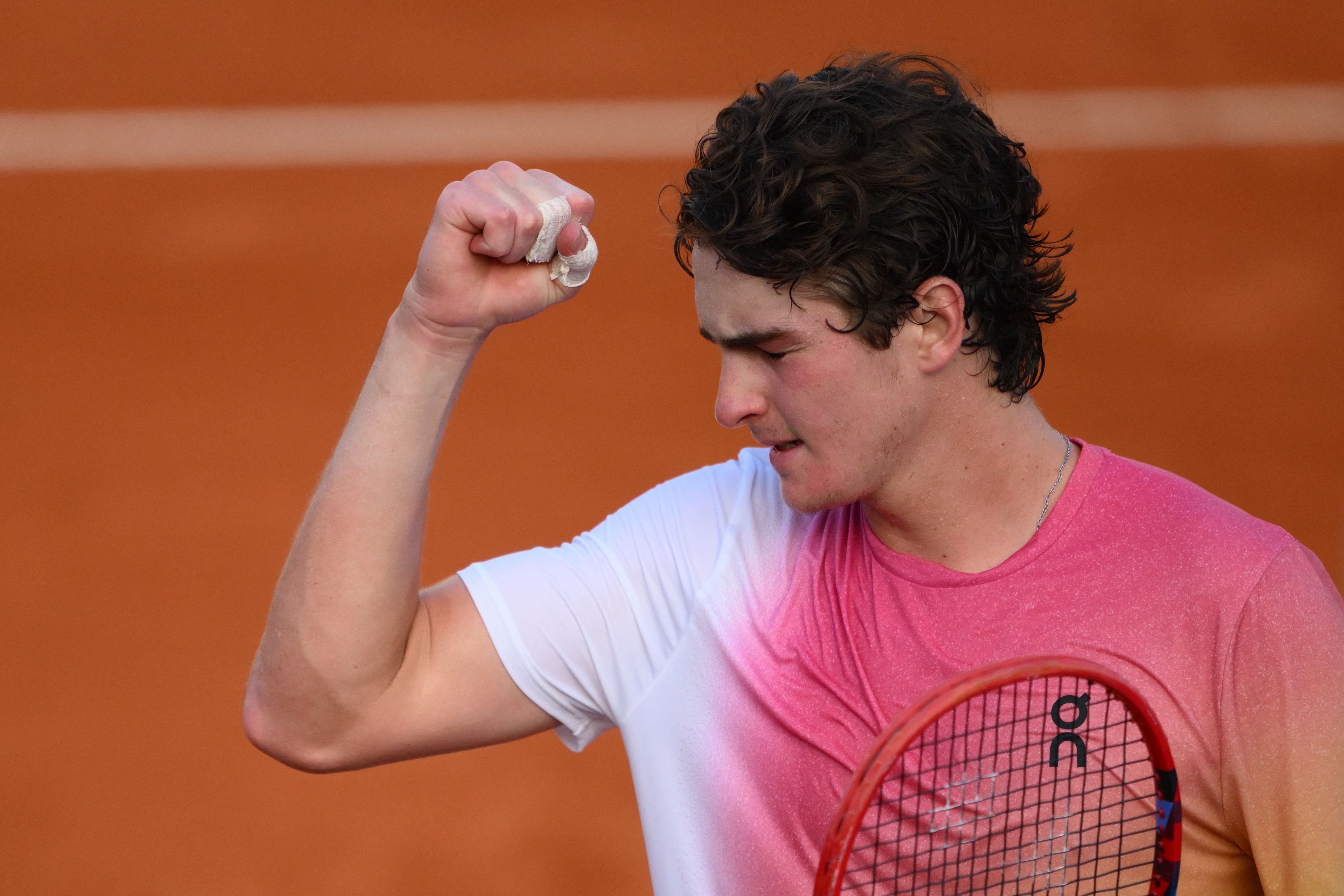 João Fonseca bate argentino e se torna brasileiro mais jovem a conquistar um ATP