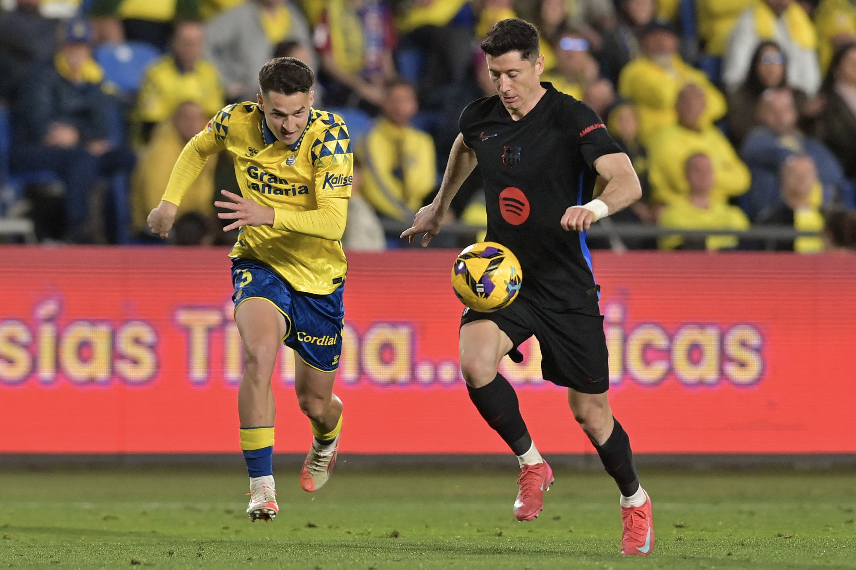 Barcelona chega à quinta vitória consecutiva e reassume a liderança da La Liga
