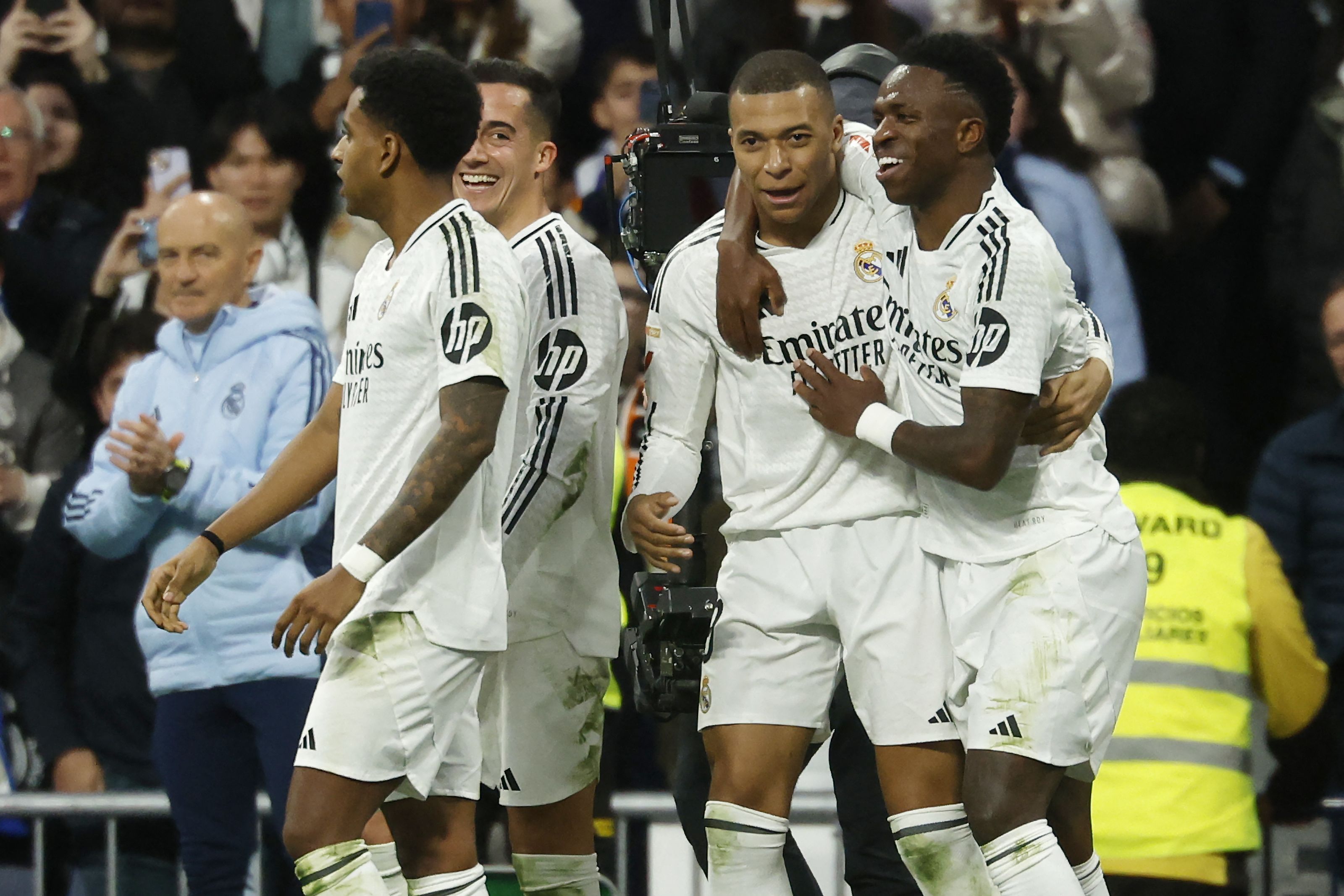Com gol de Vini Jr, Real bate Girona e cola no líder Barcelona