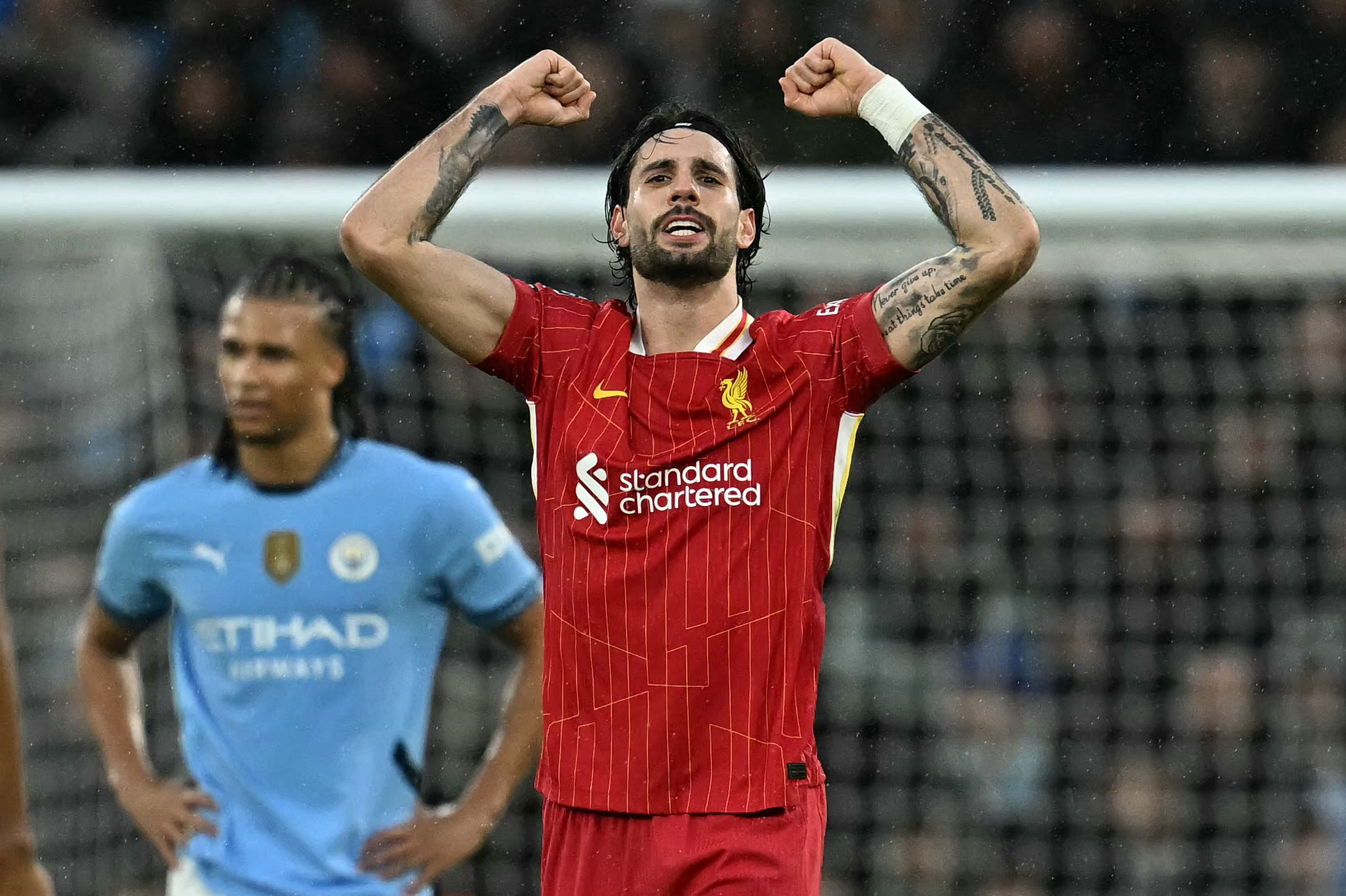 Liverpool vence City, Salah brilha e Reds disparam na Premier League