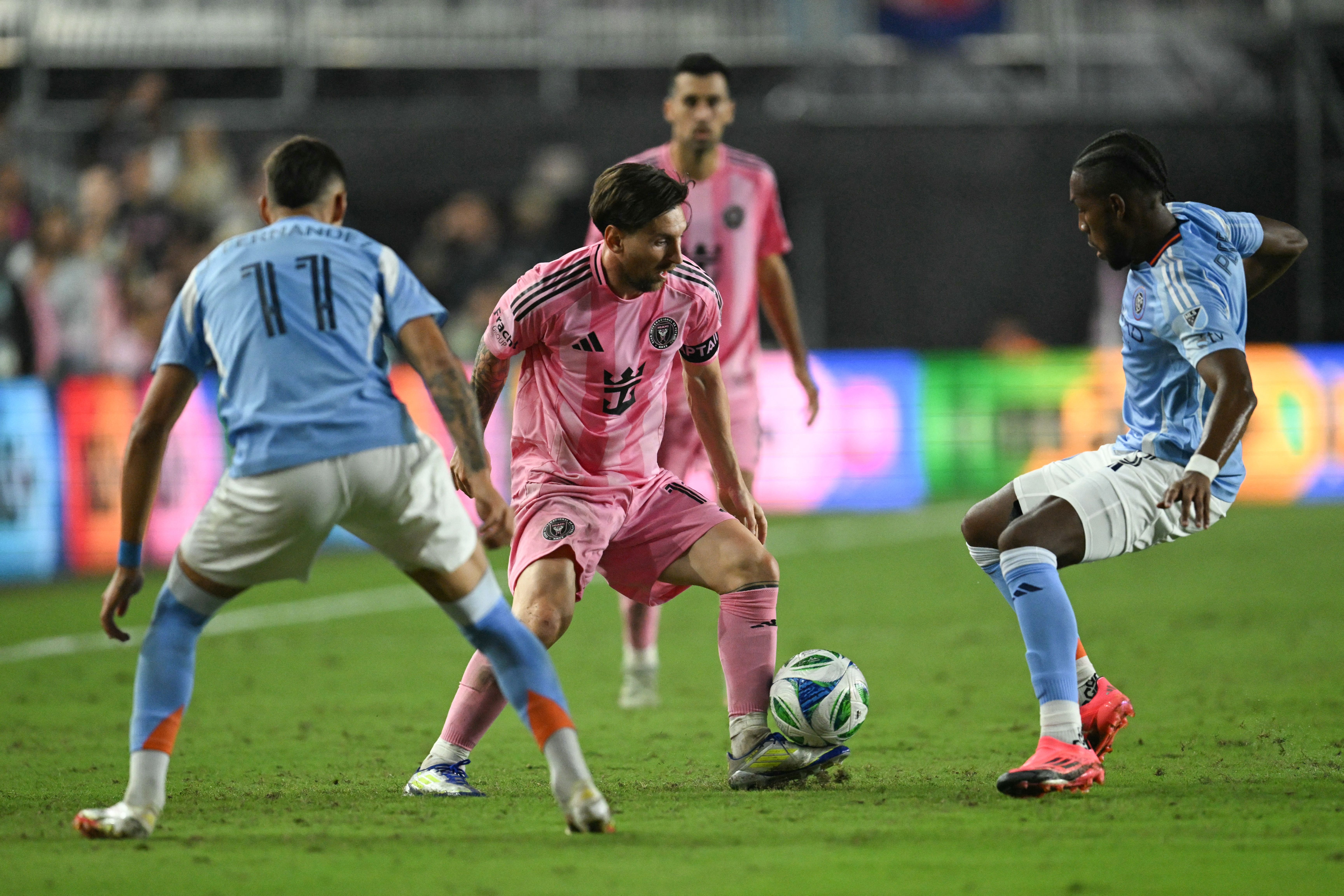 Messi brilha, mas Inter Miami só empata em estreia na MLS