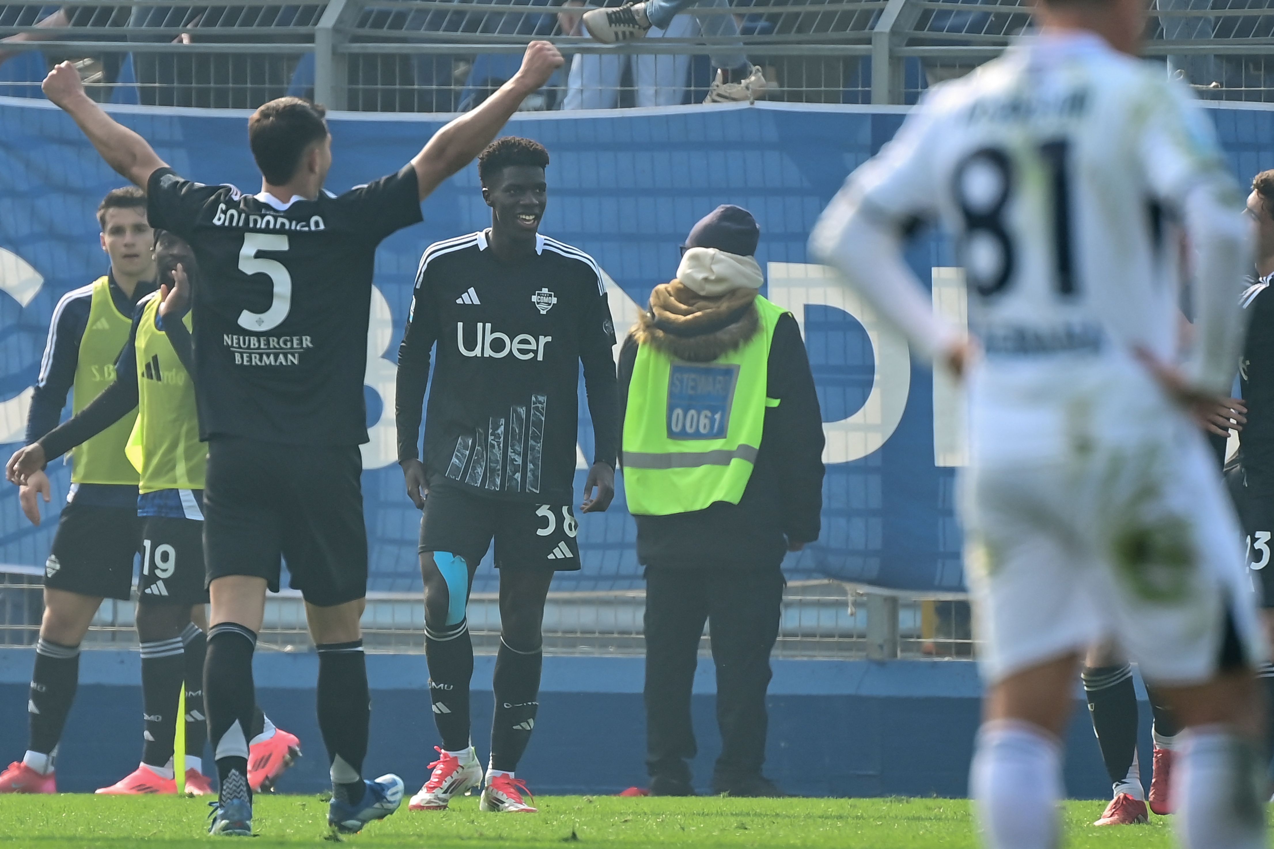 Em dia atípico, Napoli sofre e é derrotado pelo Como na Serie A