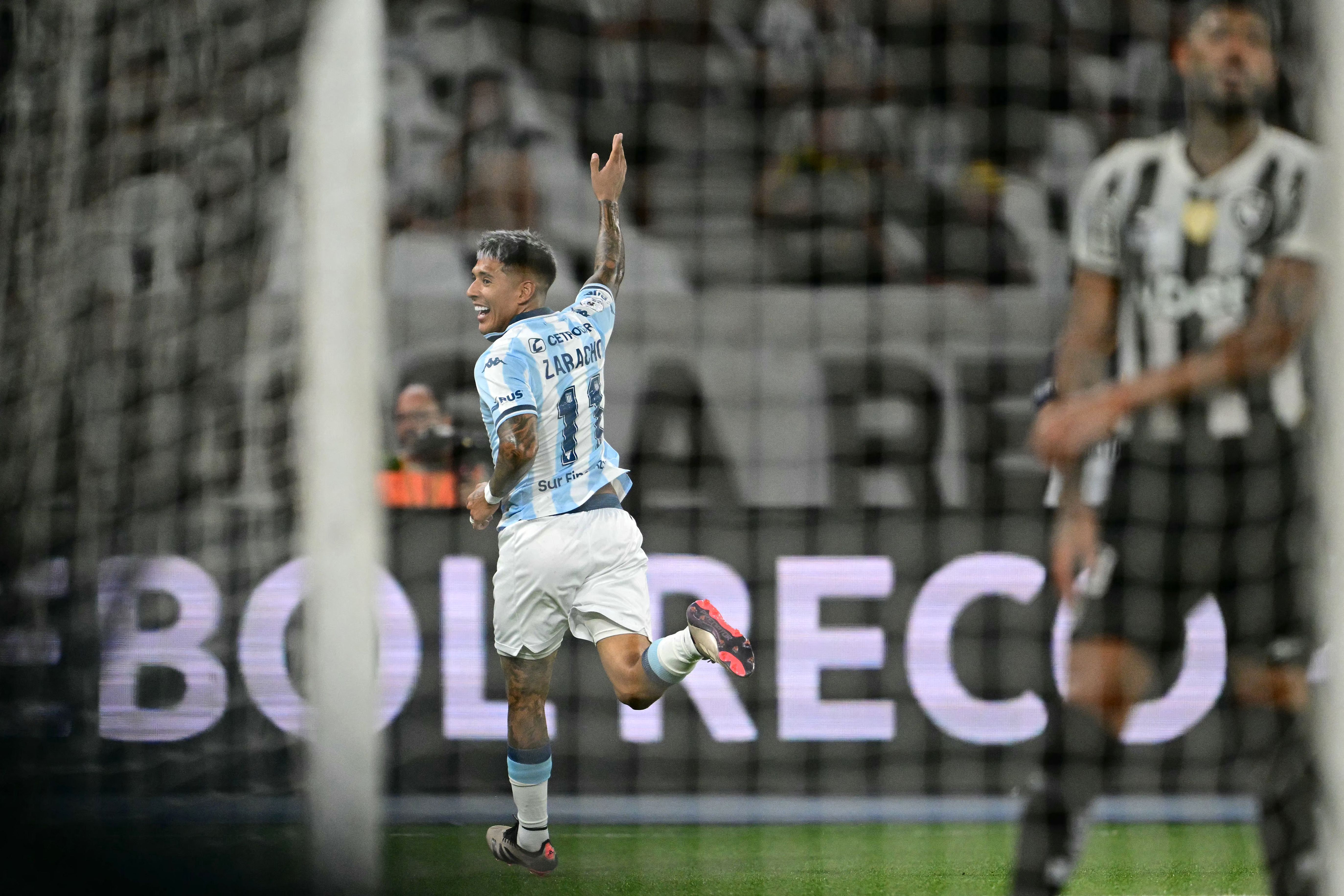 Ex-Atlético marca, Racing vence Botafogo e conquista a Recopa Sul-Americana