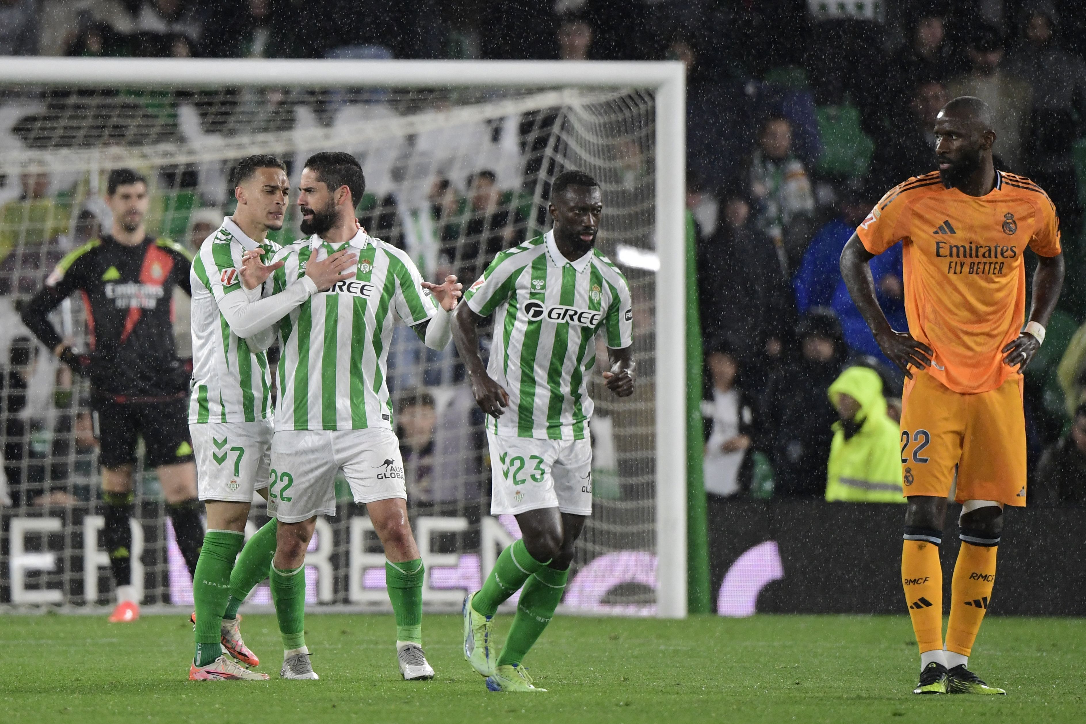Com direito à 'lei do ex', Real sofre virada e perde para o Betis
