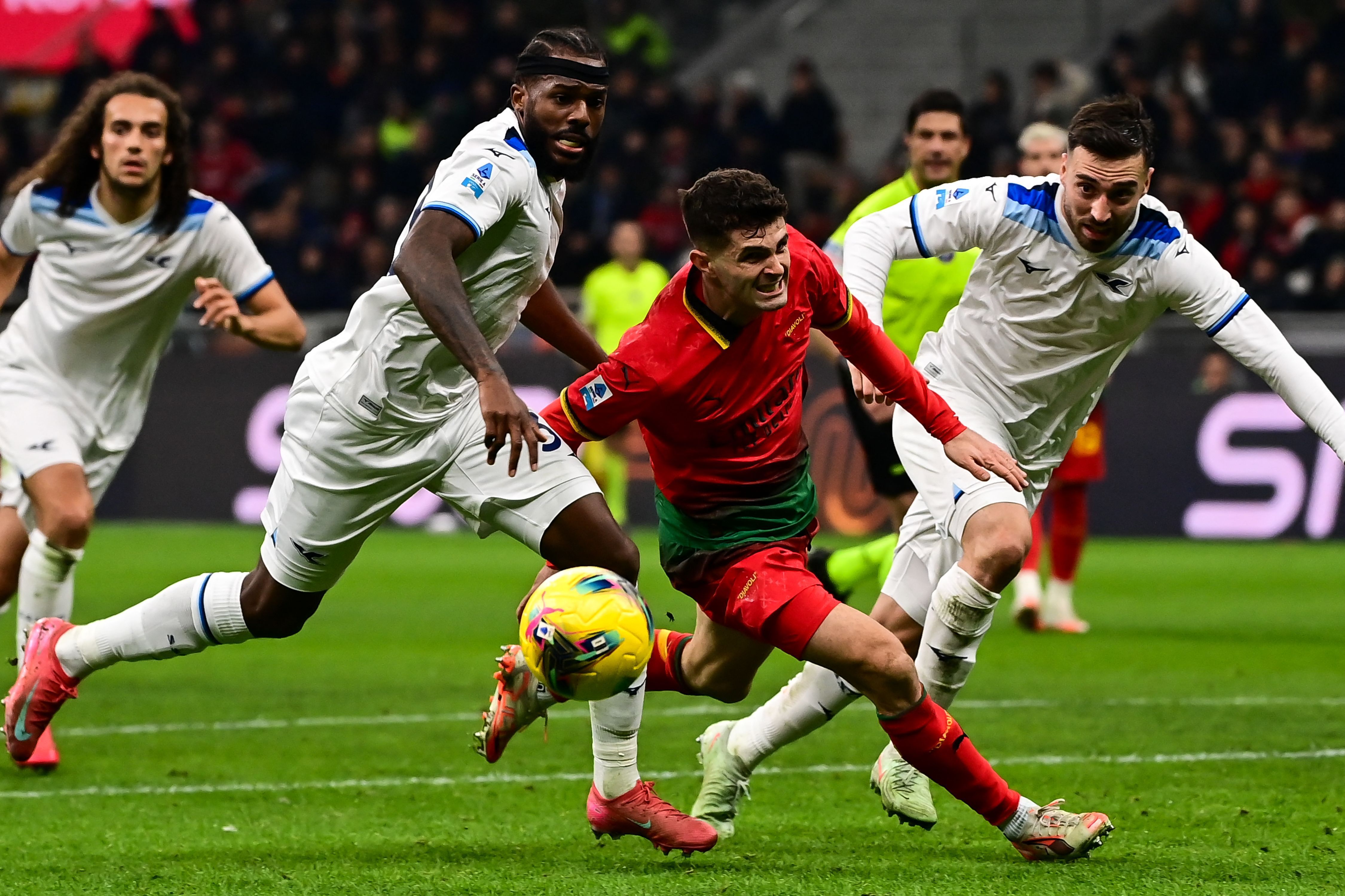 Milan sofre terceira derrota consecutiva na Serie A, e pressão sobre Sérgio Conceição aumenta