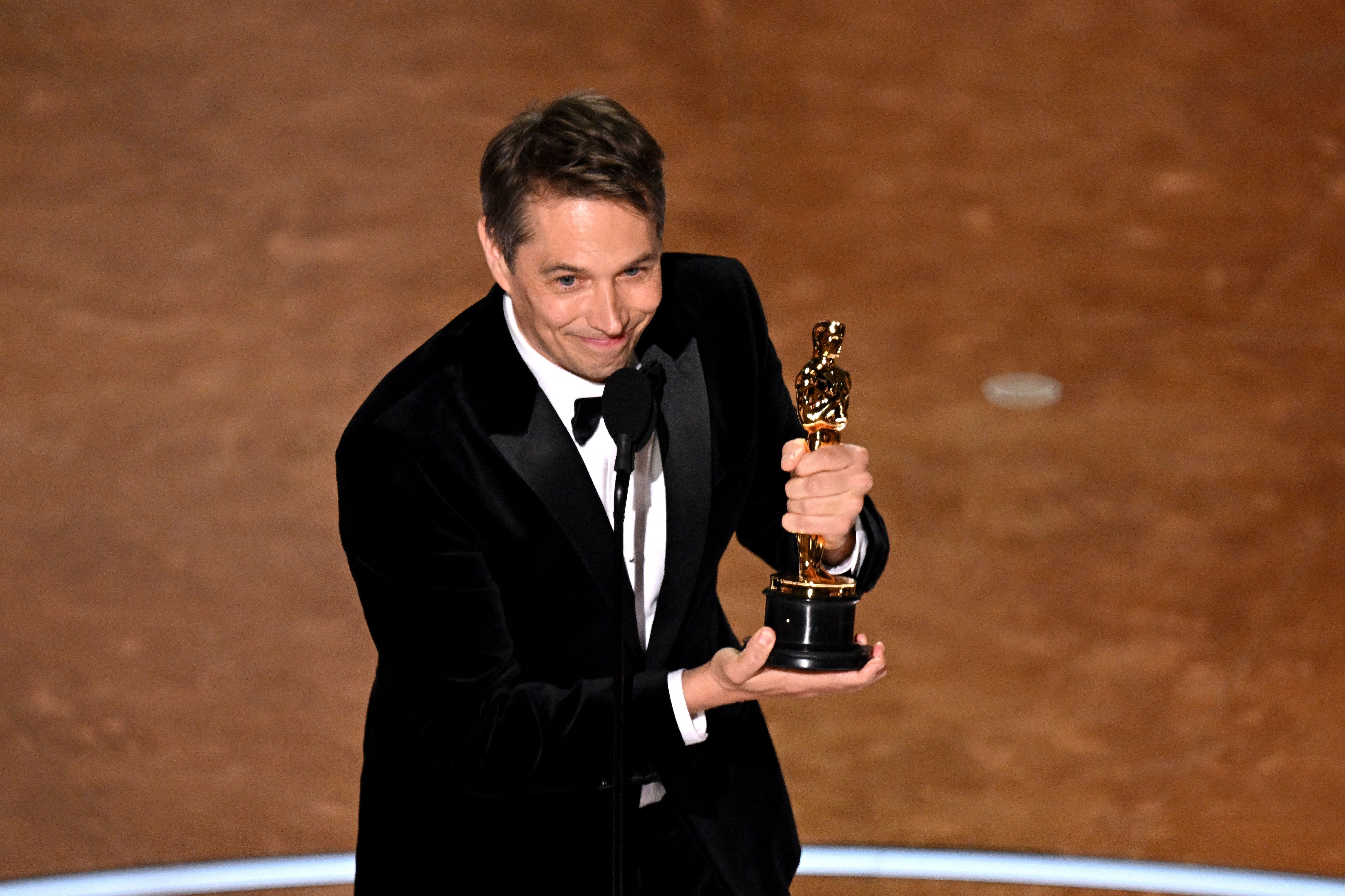 Sean Baker, de 'Anora', recebe Oscar de melhor direção e faz pedido