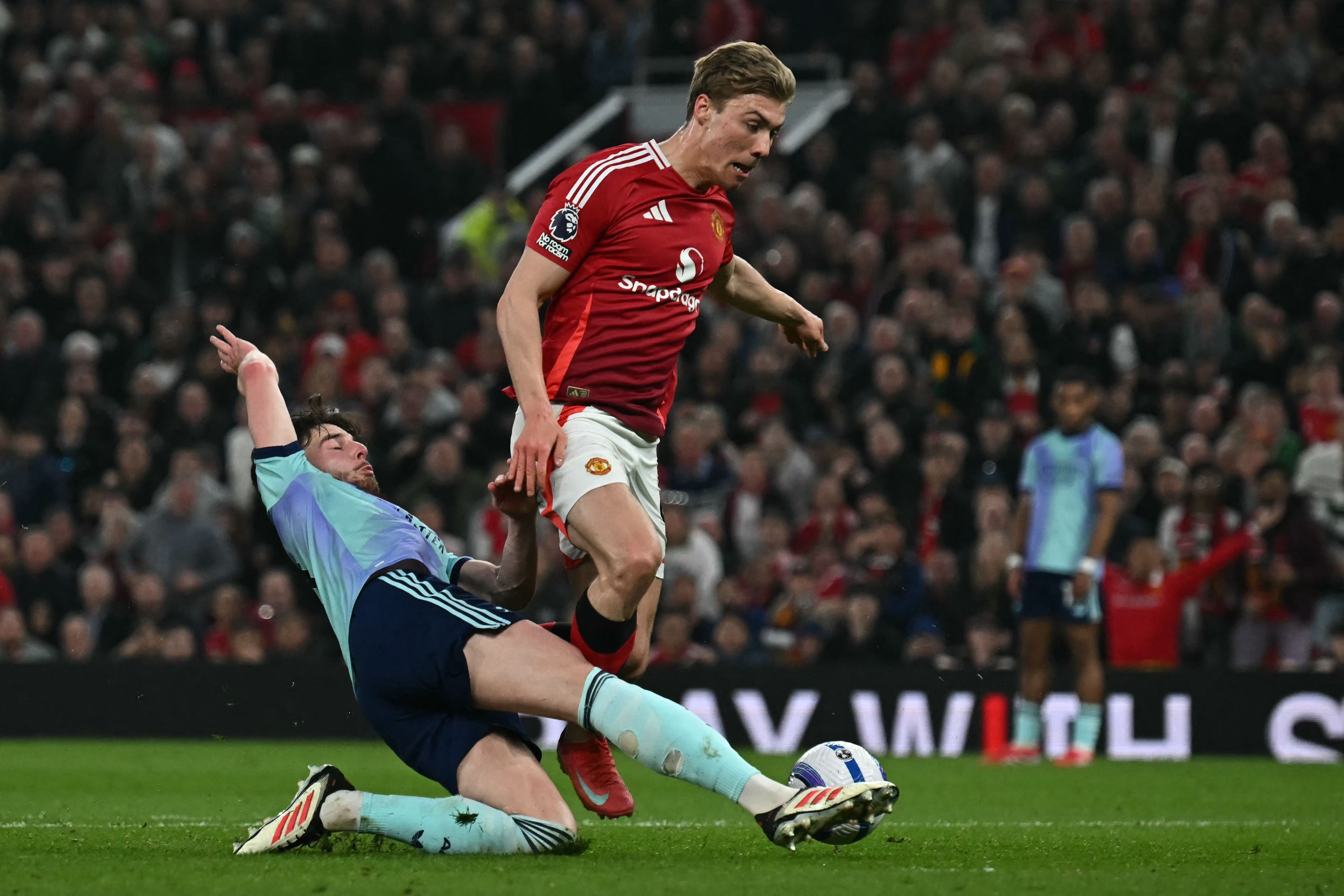 Arsenal busca empate contra o United, mas não evita tropeço na Premier League