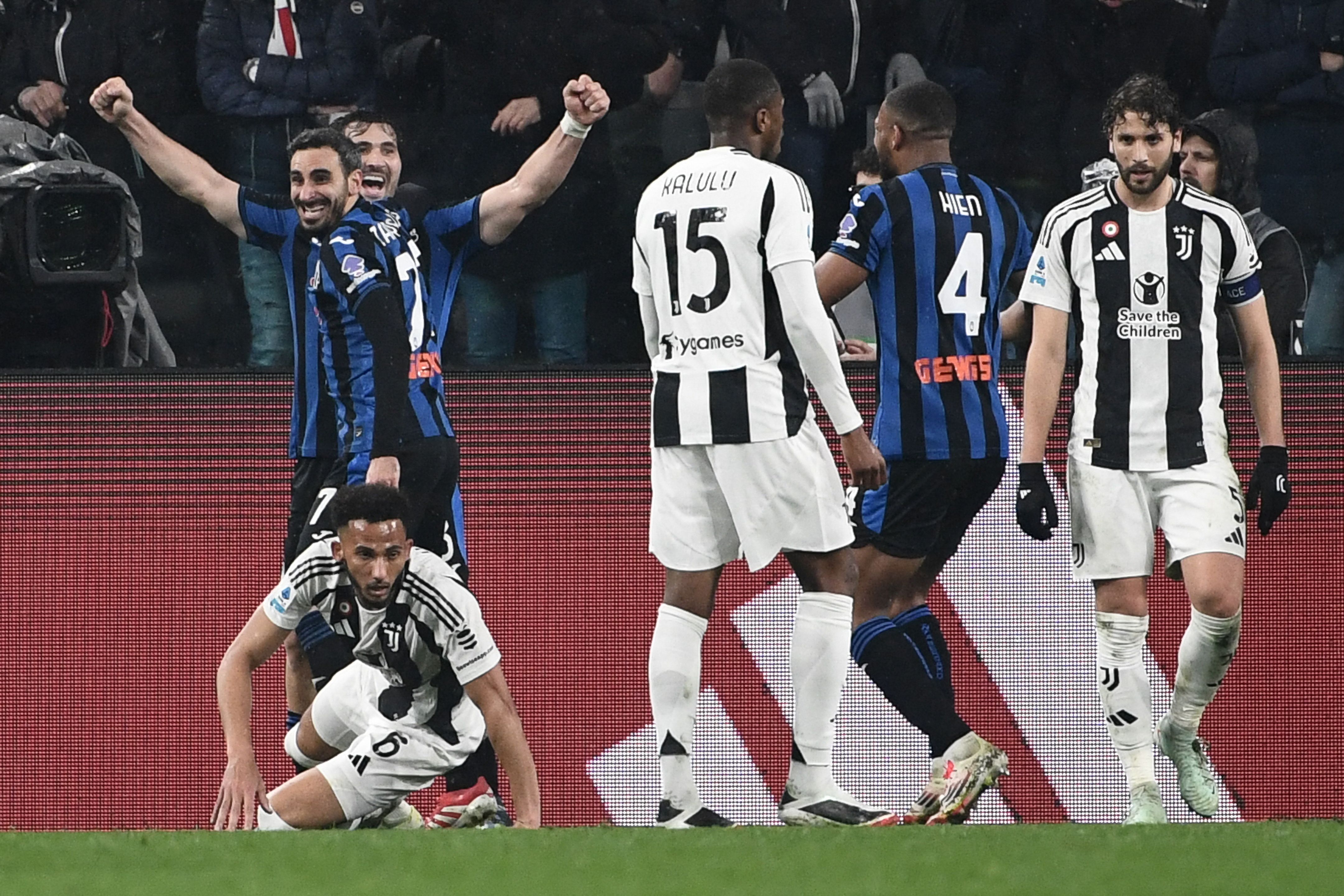 Atalanta atropela Juventus fora de casa e se aproxima dos líderes da Serie A