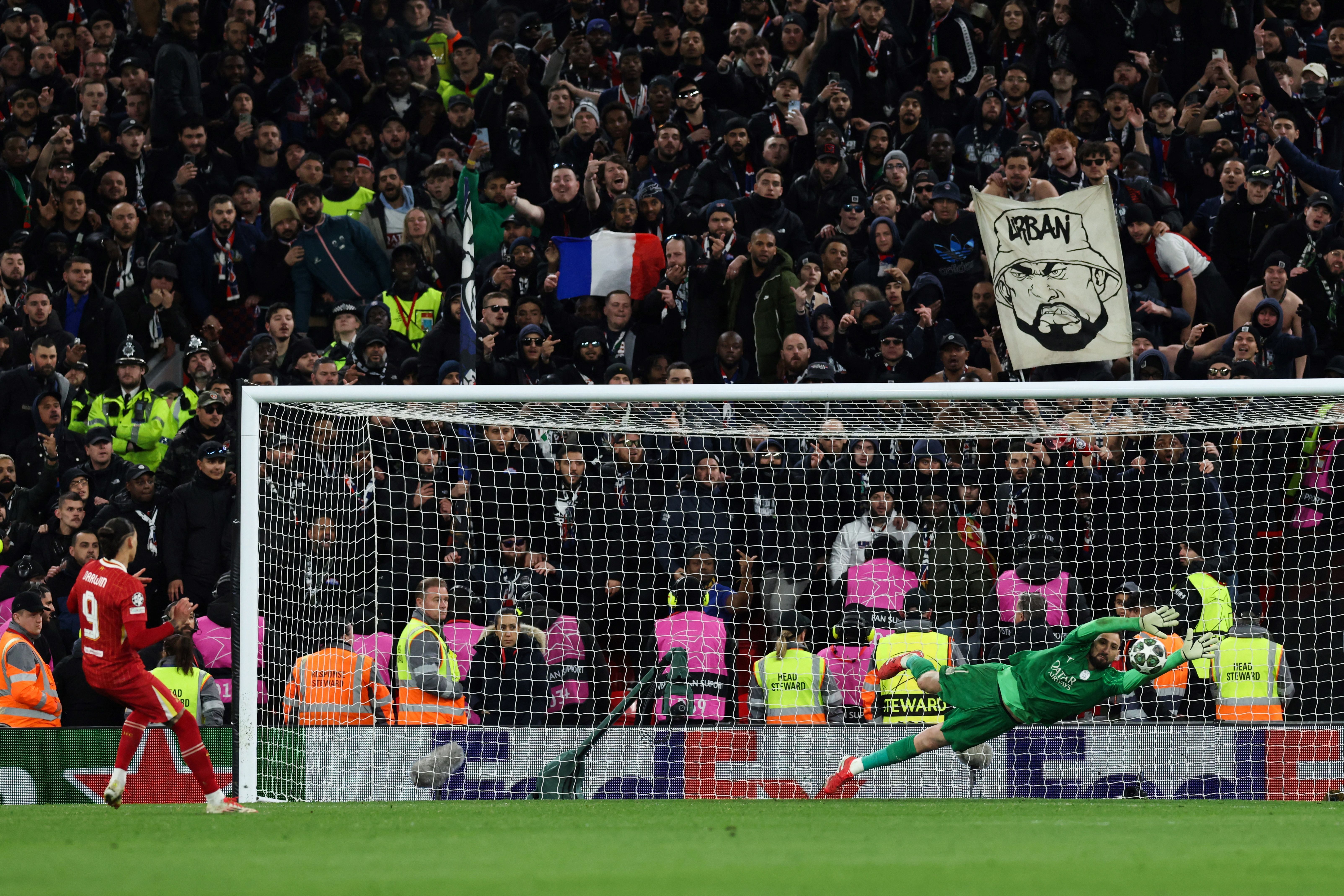 Donnarumma brilha, PSG vence Liverpool nos pênaltis e se classifica na Champions