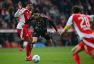 Bayern sofre empate no fim e aumenta jejum na Bundesliga