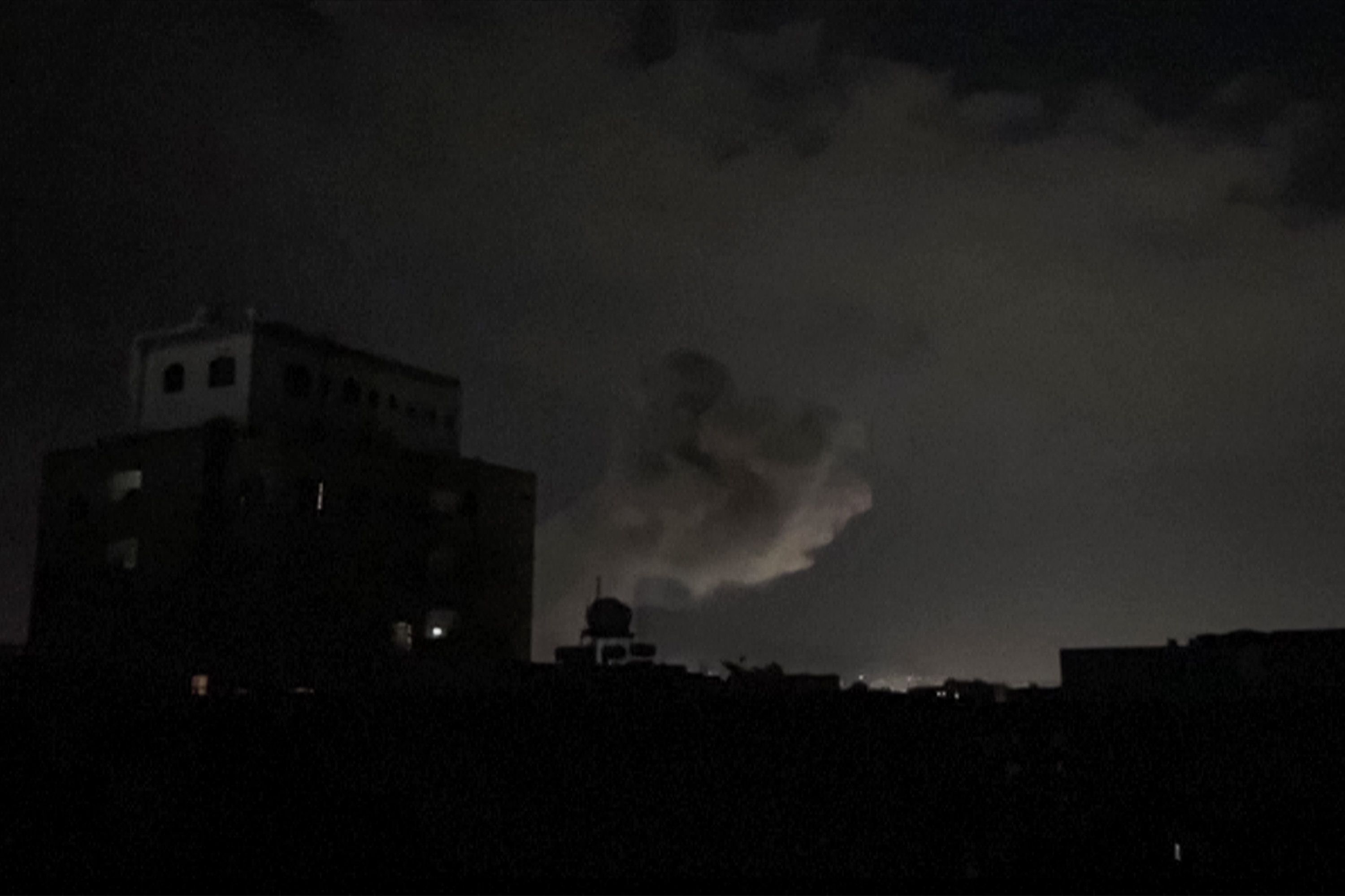 Nove civis morrem em bombardeio no Iêmen após Trump anunciar ataque