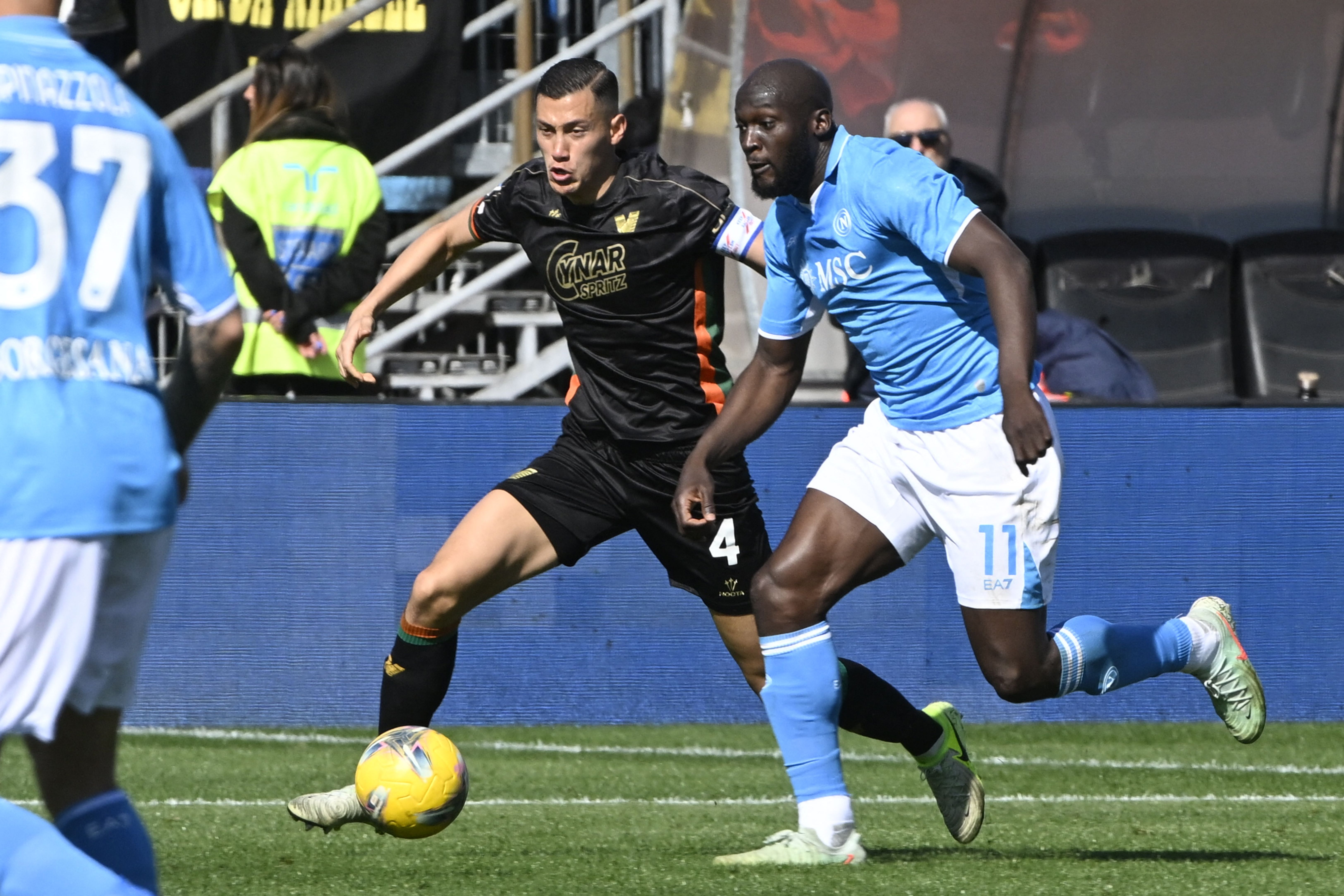 Napoli empata com vice-lanterna e perde oportunidade de assumir a liderança da Serie A