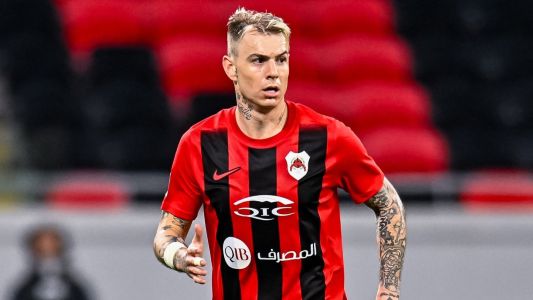 Roger Guedes em partida no Catar