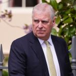 Príncipe Andrew renuncia a títulos reais após escândalos sexuais