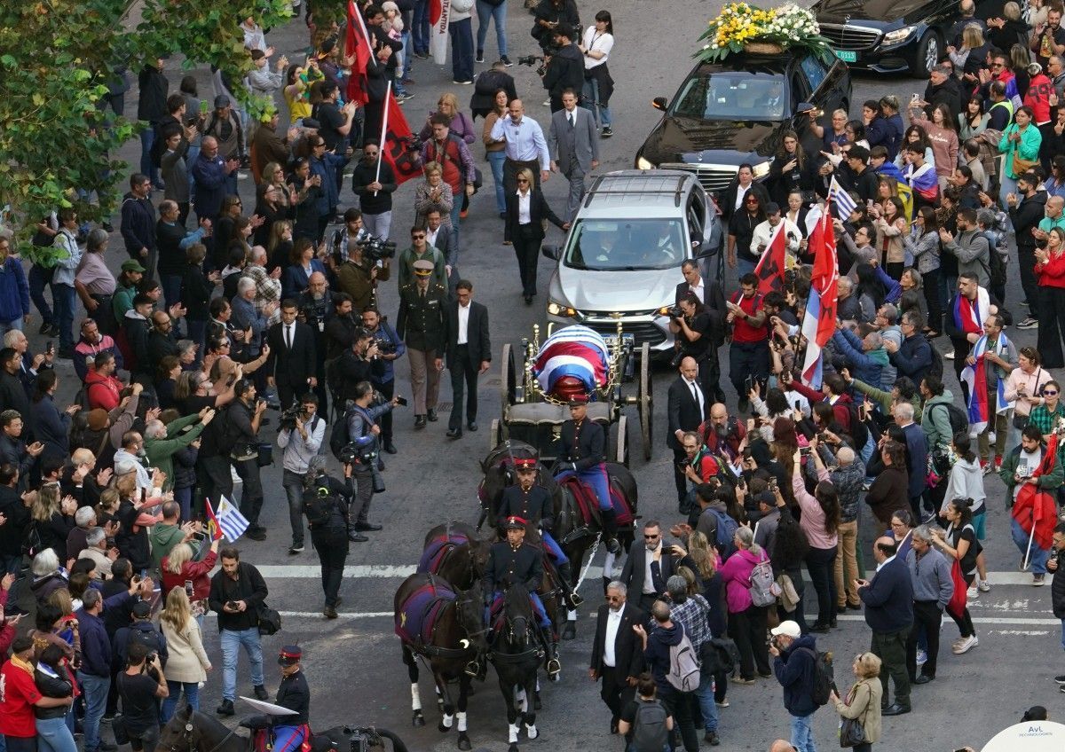 Velório de Pepe Mujica começa com cortejo fúnebre no Uruguai; fotos