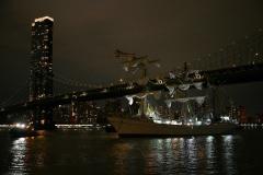 Navio bateu em ponte no brooklyn