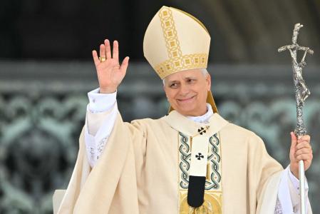 Papa Leão XIV celebrou sua primeira missa aos fiéis neste domingo (18)