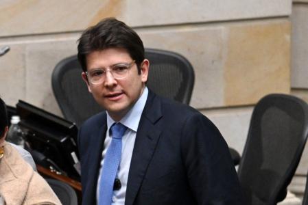 Senador Miguel Uribe foi baleado durante campanha no sábado (7)