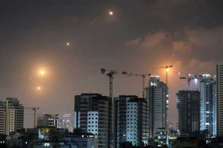 This picture shows rocket trails in the sky above Netanya on June 13, 2025. Air raid sirens sounded in Jerusalem and loud blasts were heard on June 13, AFP journalists reported, as the Israeli military said it had detected a missile launched from Iran. (Photo by JACK GUEZ / AFP)