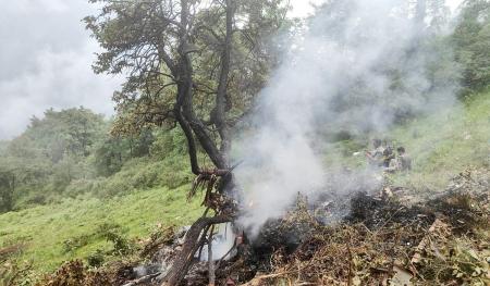 Helicóptero com peregrinos hindus cai e mata sete pessoas na Índia