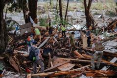 Enchentes no Texas deixaram rastro de destruição