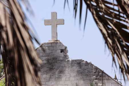 Igreja católica foi danificada por ataque israelense