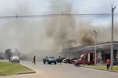 A Tailândia lançou ataques aéreos contra alvos militares cambojanos em 24 de julho, enquanto o Camboja disparava foguetes e artilharia, matando pelo menos 11 civis, em uma escalada dramática de uma longa disputa de fronteira entre os dois vizinhos