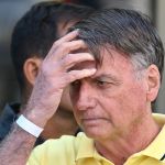 Bolsonaro não tem previsão de alta após internação por broncopneumonia