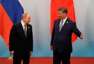 Putin e Xi Jinping fazem reunião em cúpula 'anti-EUA' no Quirguistão