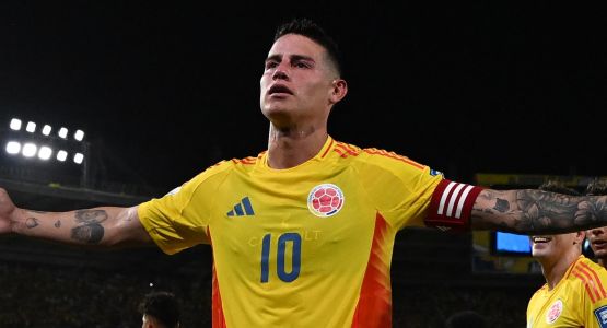James Rodríguez abriu o placar no Estádio Metropolitano Roberto Meléndez, em Barranquilla