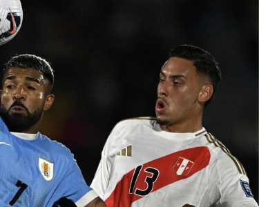 Erick Noriega deixou o gramado no fim de jogo entre Uruguai x Peru