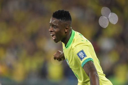 Luiz Henrique vibra no Maracanã: atacante foi decisivo na vitória do Brasil sobre o Chile