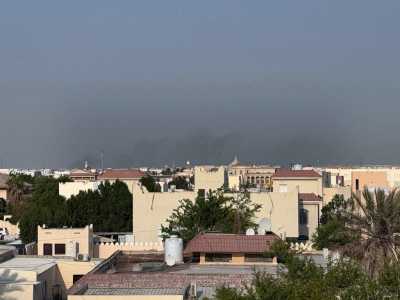 Fumaça sobe por trás de áreas residenciais após as explosões em Doha, Catar, em 09 de setembro de 2025. Ataque em Doha tem como alvo altos funcionários do Hamas, disseram autoridades israelenses ao Canal 12.