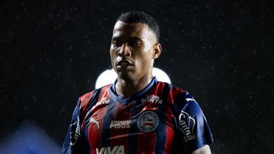 Volante Jean Lucas, do Bahia, durante jogo contra o Vasco