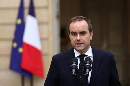 O primeiro-ministro francês em fim de mandato, Sébastien Lecornu, que apresentou a renúncia de seu governo ao presidente francês esta manhã, faz uma declaração no Hotel Matignon, em Paris, em 6 de outubro de 2025.